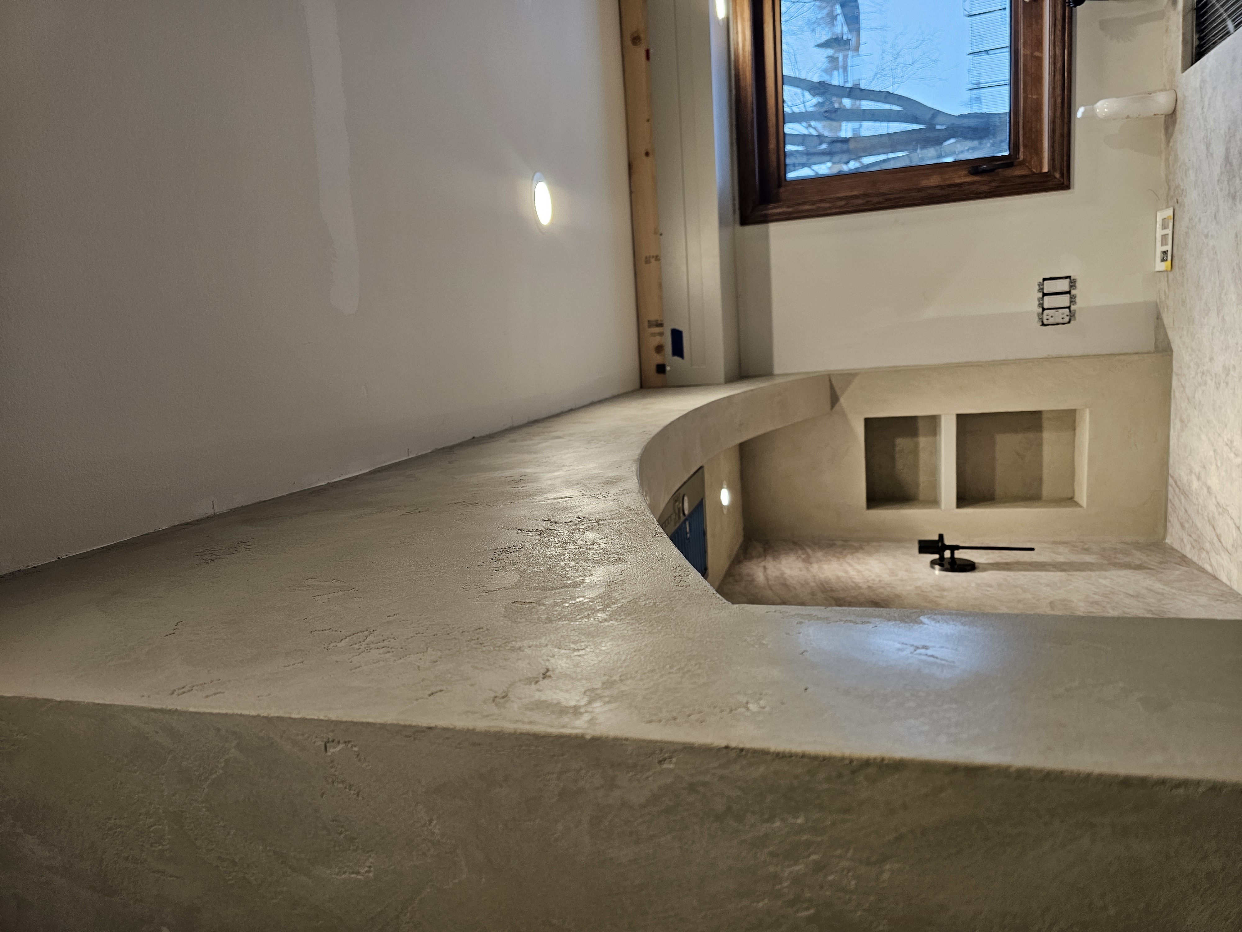 Plastered window alcove